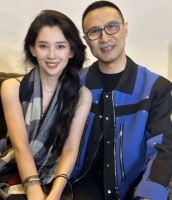 汪峰晒与女友亲密合照力破宁静绯闻！直言：“我俩好着呢”