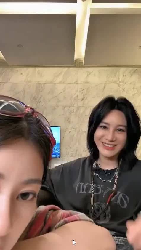 尚雯婕赠Joyce中国美瞳和糖画，浪姐友谊延续