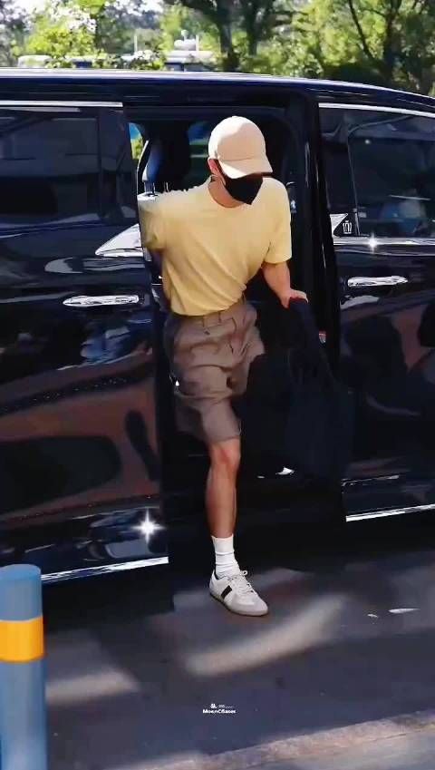李昀锐6月25日威海赴巴黎再战时装周
