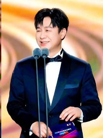 2022年张颂文老师荣获19届电影频道传媒荣誉之夜“最受传媒关注男主角”荣誉！