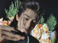 曾舜晞收粉丝杀青礼物笑容暖心