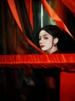 迪丽热巴恶女手势舞变装演绎鬼王贺思慕