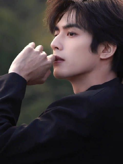 刷到宋威龙这个视频我连续发出了十声woc的感叹,帅到没边