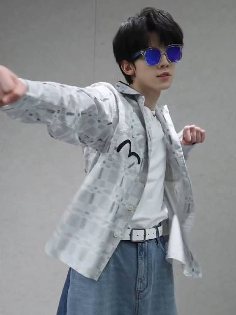左航 ✘ 星奇摇舞蹈视频更新 墨镜cool boy️卡点舒适又养眼! 完全看不够
