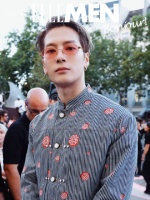 在巴黎，Bonjour是王嘉尔@王嘉尔 的一个赞