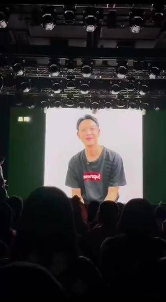 你们搞得跟正式宣布似的,这顿饭总算吃成了,大哥大真不是重点