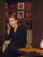 王嘉尔现身上海LV活动，状态松弛自信