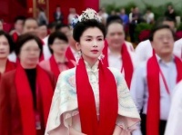 刘涛、成龙与肖战，三位男神同框，气场全开！ 肖战