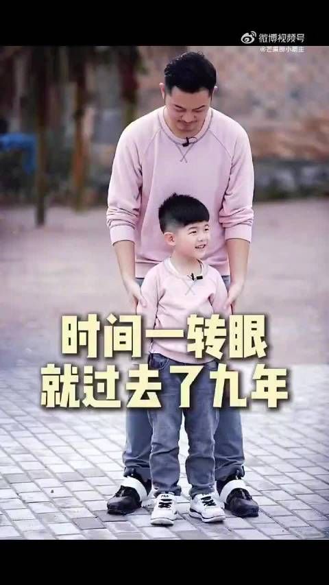 沙溢晒14岁儿子安吉近照,身高超一米八留长发变化大