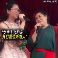 这是在许愿呢，王婆的面部表情一变再变！