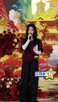 鞠婧祎横店拍戏遇粉丝合唱庆生单曲感动落泪