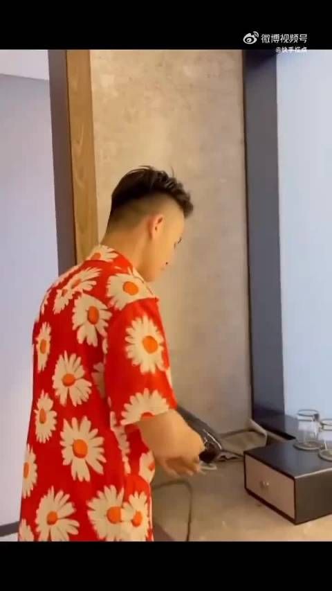 晓亮冷对娇妹营业发糖,合体直播效果引争议