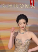 刘亦菲的状态真不错，自信美丽女人全身透露着松弛感！
