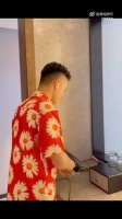 晓亮冷对娇妹营业发糖，合体直播效果引争议