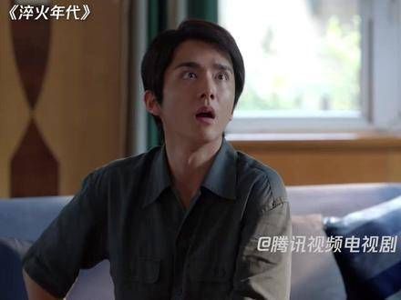 柳钧因得罪上司被父亲严厉责备,冰冰以夫唱妇随的机智方式巧妙解围