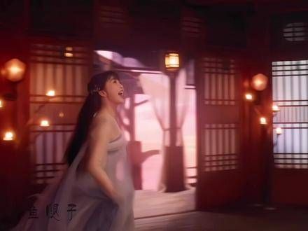 她似乎跋涉了许久,才一步一步来到大强身旁