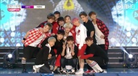 十年前的今天(150701)，SEVENTEEN 带来《Adore U》的现场舞台