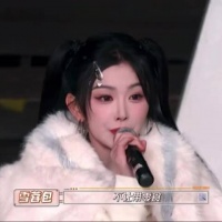 孔雪儿回顾练习室舞蹈，对过去的自己说好棒好勇敢