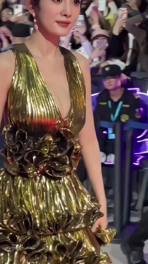 杨幂不输王李丹妮