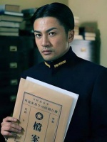 真是令人惊叹，他如何让每个角色都如此鲜明不混杂！