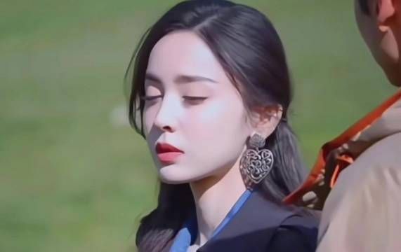 据说娜扎容貌焦虑,张云龙很会给她情绪价值,不是,姐都美成啥了还焦虑