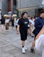 尤浩然近照流出，网友调侃《家有儿女》小雨秒变暴雨