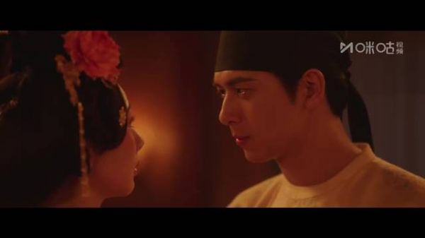 杨紫李现《锦绣芳华》吻戏引热议,何惟芳蒋长扬终圆房