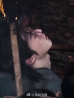 王鹤棣新剧醉酒路透曝光，慵懒破碎感引热议