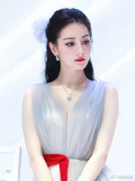 迪丽热巴梦幻纱裙高定，像从画中走出来的仙子一样，好美艳啊