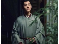 肖战蓝色官服造型亮相藏海传，诠释大官人气场