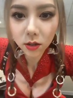 邓紫棋深v直播，也太宠粉了