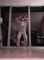 苏新皓穿拖鞋即兴跳wicked舞蹈