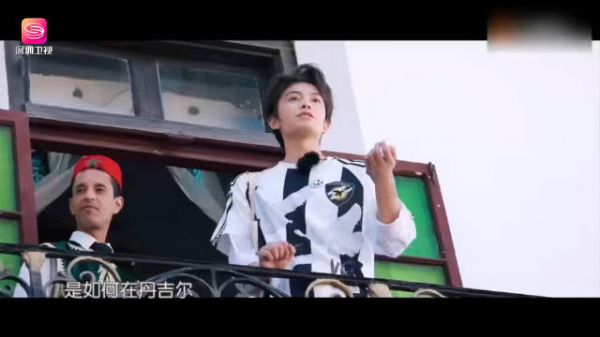 丁禹兮中英双语自信推介中餐厅,现场教学中文说中餐厅