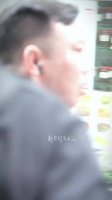 范丞丞红发造型亮相奔跑吧录制现场