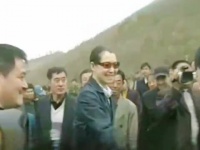 赵本山早年“回乡”影像，老婆马丽娟好漂亮，为老公挣足面子