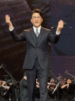 新晋视帝献声儿歌舞台 前奏一响拾起多少人的回忆