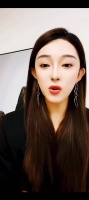 娜美自称穿西服气质最佳，嘲讽沈曼模仿自己