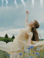 瑞丽服饰美容携手张天爱发布预告视频，荒野绿意间诠释野性之美