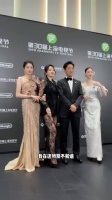 蒋欣跟关晓彤闫妮合影被郭晓东调侃你是婆婆，蒋欣：我儿子呢？