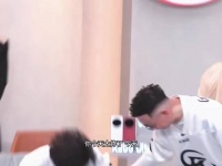 GAI自曝裸辞公务员经历，台上称要做自己