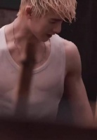 想和你看着落日，只谈微风和晚霞