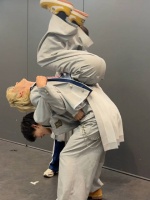 M!LK新歌拍摄现场导演指令尽情玩闹