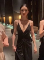 田曦薇路透直拍 吊带小田