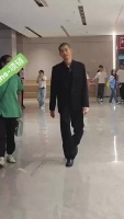 这种程度真的会让人以为是亲戚的程度，感觉赵本山儿子瘦下来完全就一模一样