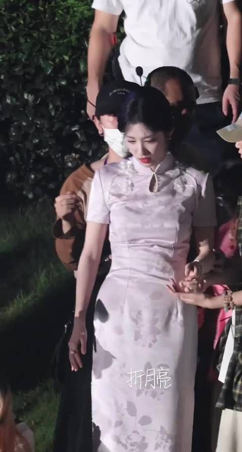 清水出芙蓉,谁懂王楚然下水这个转身