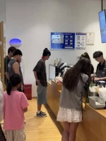 鹿晗偶遇/ 大明星的松弛感 感觉现在才是他最自在的时刻诶