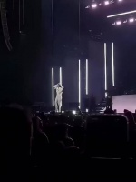 Jennifer Lopez演唱会幽默回应粉丝求婚，称已受够婚姻