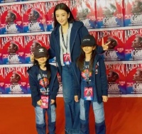 方媛怀男胎面相大变!看郭富城演唱会带三保镖,打扮贵气显年轻