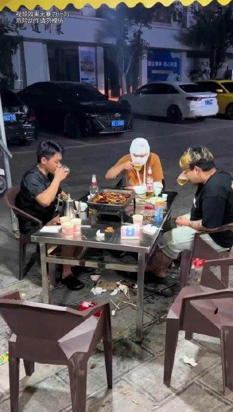 这样了还被叫出来喝酒，一生一世好兄弟