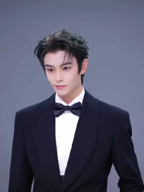 丁禹兮男团扫腿舞,什么水平?